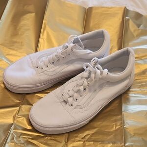 Vans White Low-Top size 9